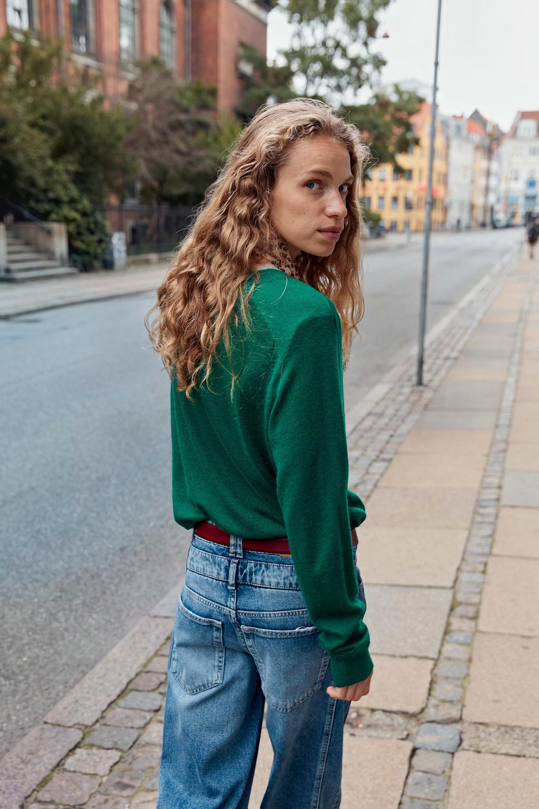 PULL AVEC LAINE À COL EN V